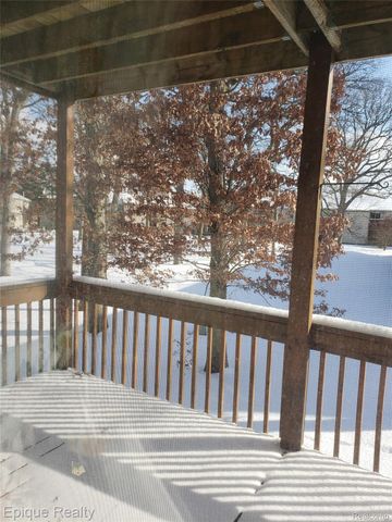 4977 OAK HILL Drive, Waterford Charter Township, MI 48329