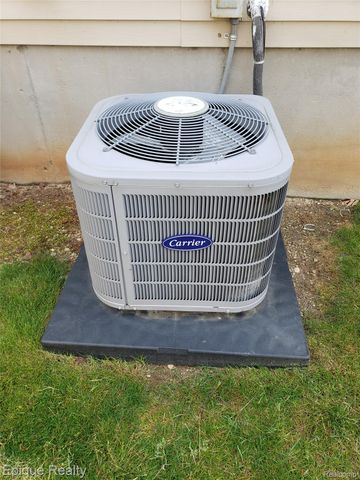 4977 OAK HILL Drive, Waterford Charter Township, MI 48329