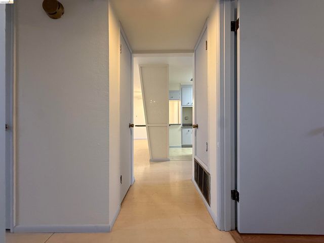 1425 Lakeside Dr 201, Oakland, CA 94612