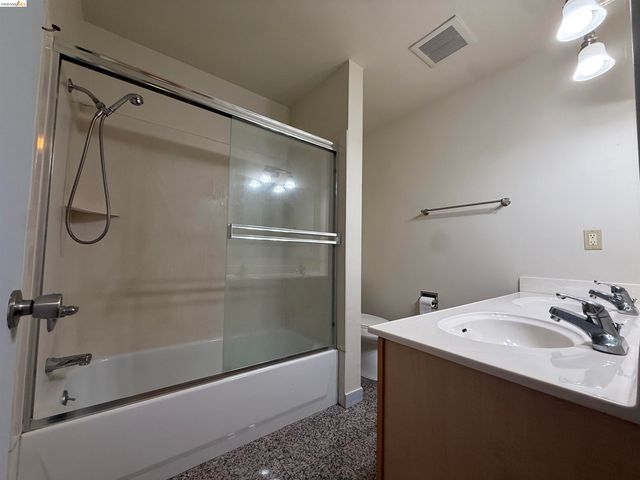 1425 Lakeside Dr 201, Oakland, CA 94612