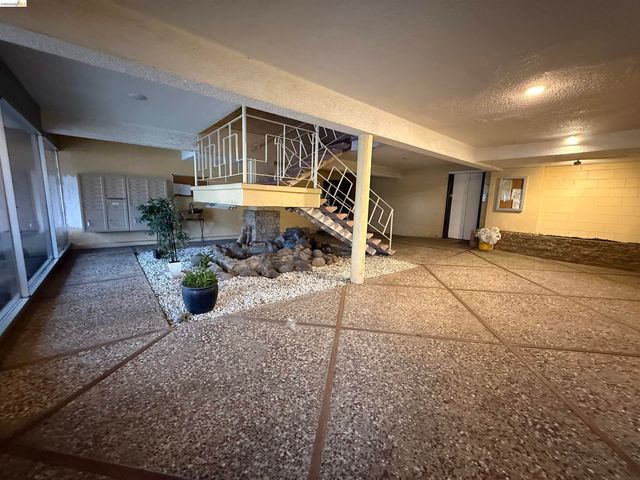 1425 Lakeside Dr 201, Oakland, CA 94612