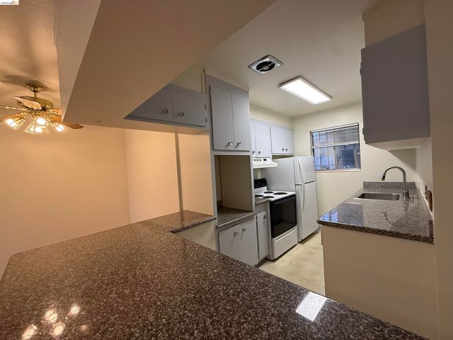 1425 Lakeside Dr 201, Oakland, CA 94612