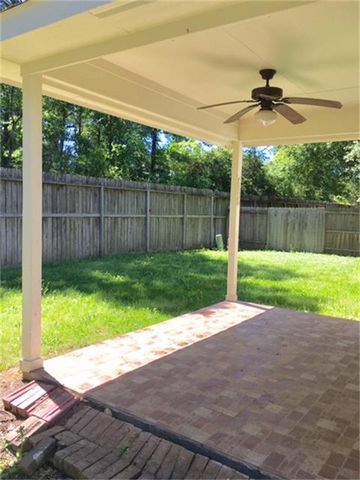 203 Fairwind Trail Drive, Conroe, TX 77385