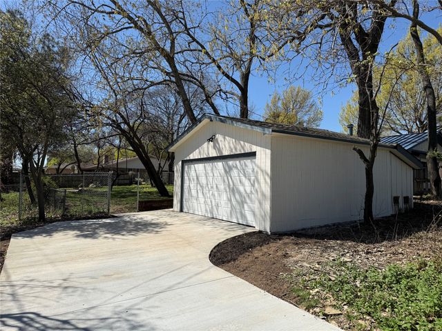 305 Bluebonnet Drive, Grapevine, TX 76051