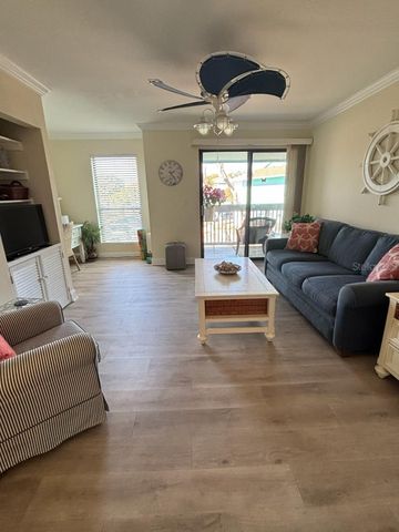 455 ALT 19 S 94, Palm Harbor, FL 34683