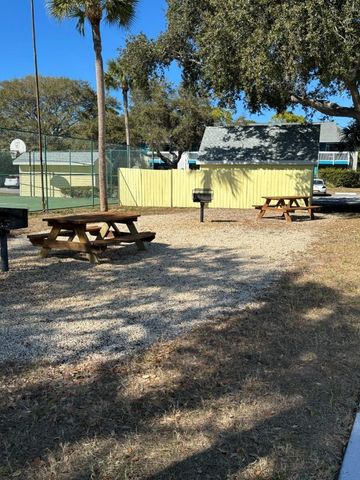 455 ALT 19 S 94, Palm Harbor, FL 34683