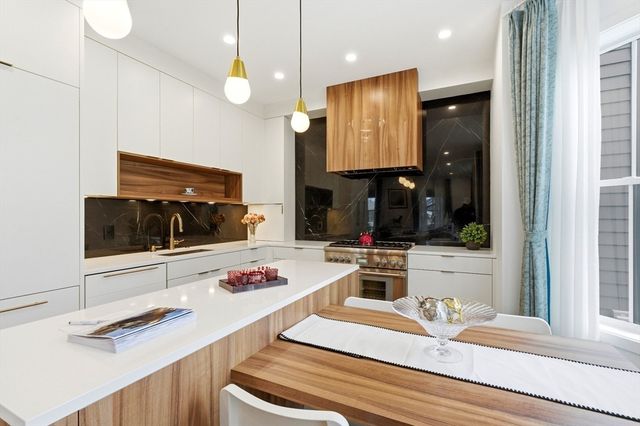 70 Walker St 1, Newton, MA 02460