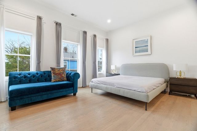 70 Walker St 1, Newton, MA 02460