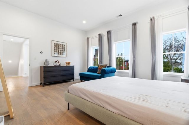 70 Walker St 1, Newton, MA 02460