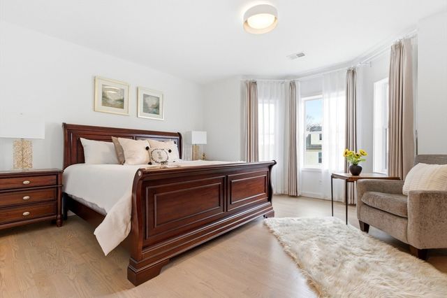 70 Walker St 1, Newton, MA 02460