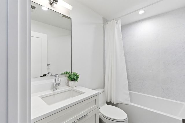 70 Walker St 1, Newton, MA 02460