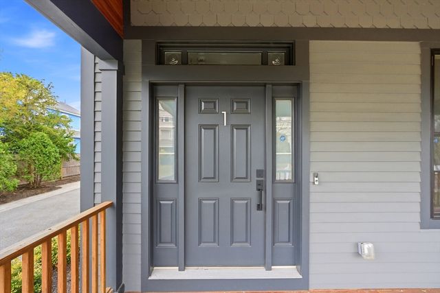 70 Walker St 1, Newton, MA 02460