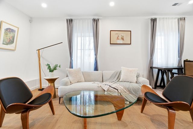 70 Walker St 1, Newton, MA 02460