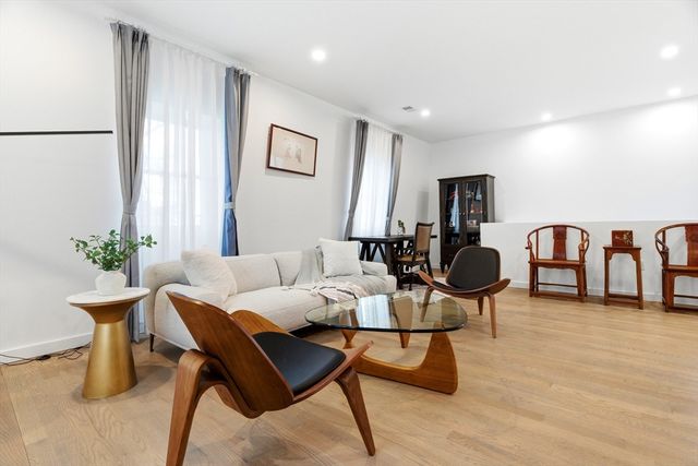 70 Walker St 1, Newton, MA 02460