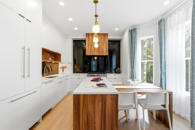 70 Walker St 1, Newton, MA 02460