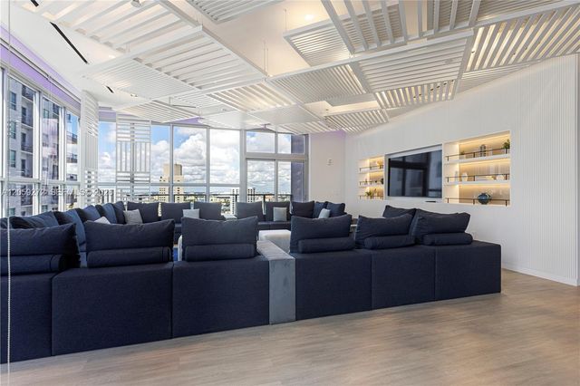 227 NE 2nd St 2202, Miami, FL 33132
