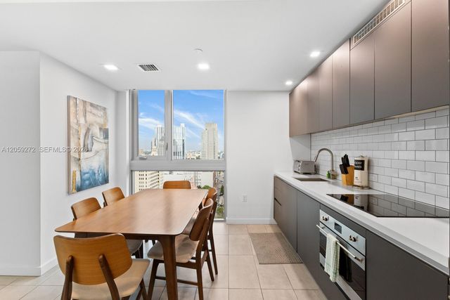 227 NE 2nd St 2202, Miami, FL 33132