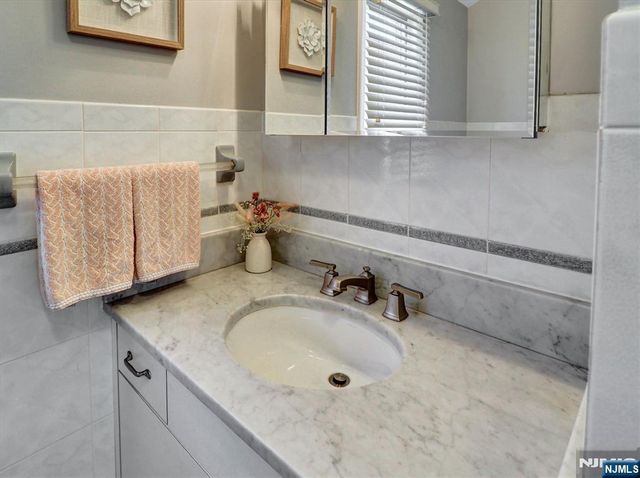 69 Lincoln Street, Fairview, NJ 07022