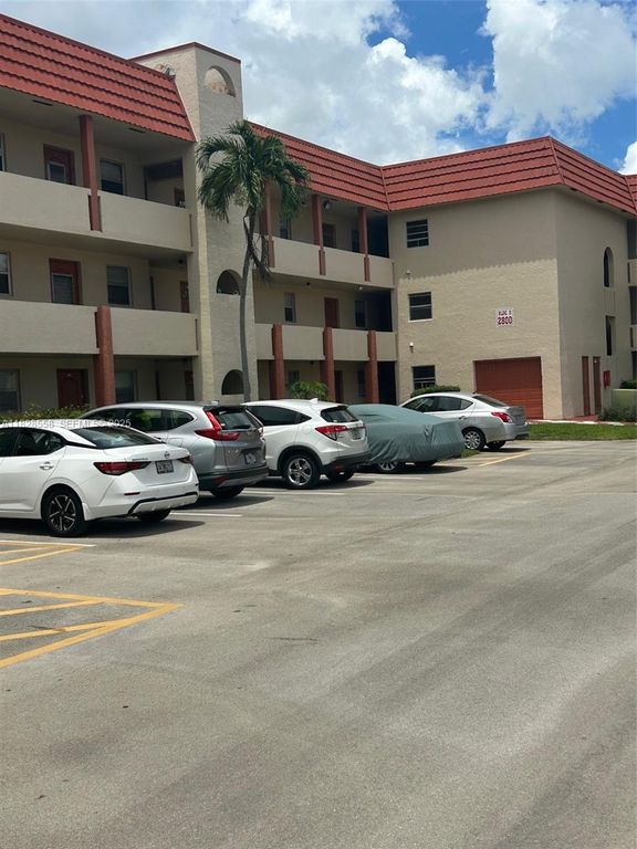 2800 W Sunrise Lakes Drive 104, Sunrise, FL 33322
