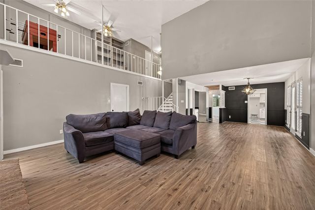 2718 Kissing Camel Court, Missouri City, TX 77459