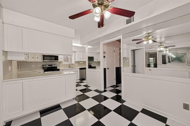 2718 Kissing Camel Court, Missouri City, TX 77459