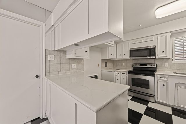 2718 Kissing Camel Court, Missouri City, TX 77459