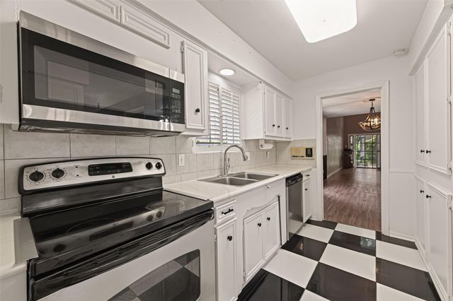 2718 Kissing Camel Court, Missouri City, TX 77459