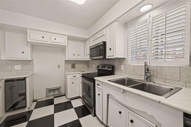 2718 Kissing Camel Court, Missouri City, TX 77459