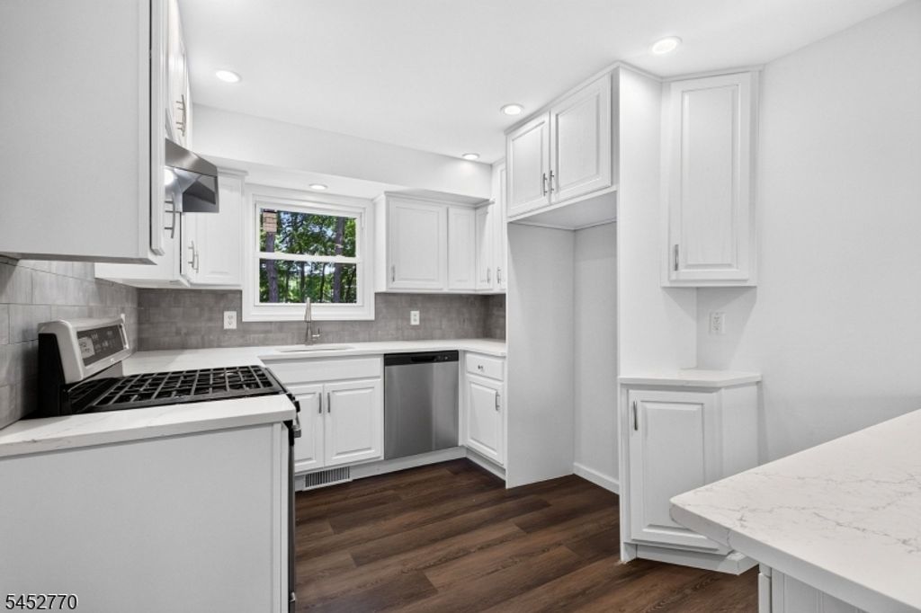 27 Ferndale Rd, Wayne Twp., NJ 07470 — photo 4