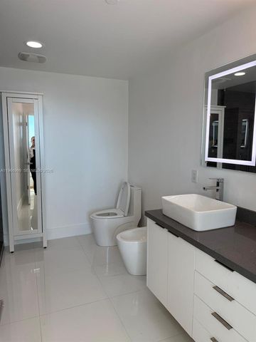 888 Biscayne Blvd 3101, Miami, FL 33132