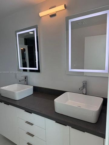 888 Biscayne Blvd 3101, Miami, FL 33132