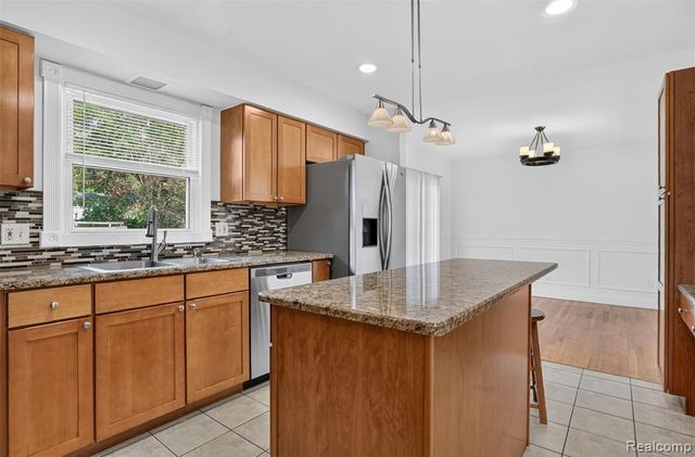 2834 Rossmoor Circle, Bloomfield Hills, MI 48302