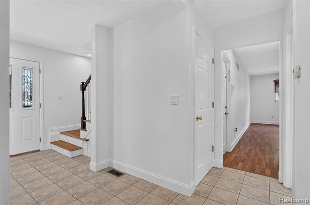 2834 Rossmoor Circle, Bloomfield Hills, MI 48302