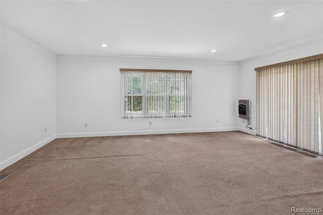 2834 Rossmoor Circle, Bloomfield Hills, MI 48302