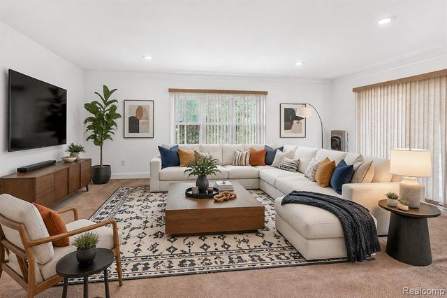 2834 Rossmoor Circle, Bloomfield Hills, MI 48302