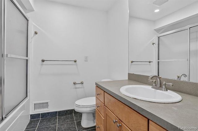2834 Rossmoor Circle, Bloomfield Hills, MI 48302
