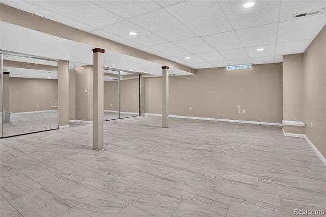 2834 Rossmoor Circle, Bloomfield Hills, MI 48302