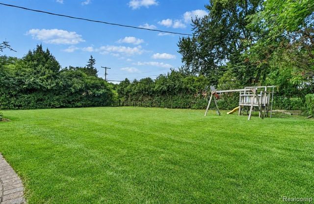 2834 Rossmoor Circle, Bloomfield Hills, MI 48302