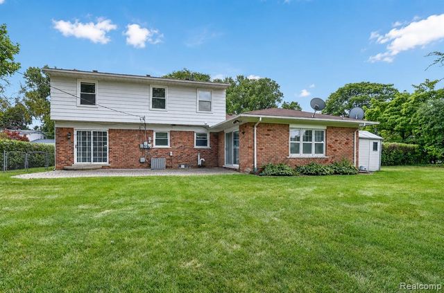 2834 Rossmoor Circle, Bloomfield Hills, MI 48302