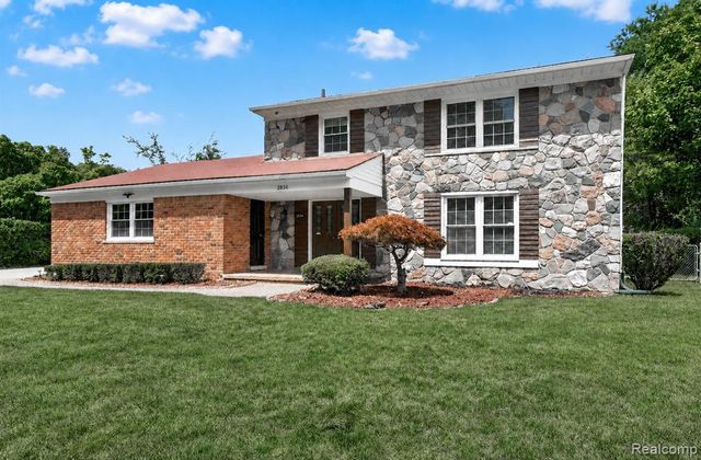 2834 Rossmoor Circle, Bloomfield Hills, MI 48302