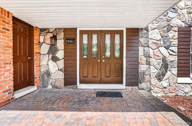 2834 Rossmoor Circle, Bloomfield Hills, MI 48302