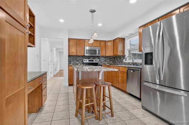 2834 Rossmoor Circle, Bloomfield Hills, MI 48302