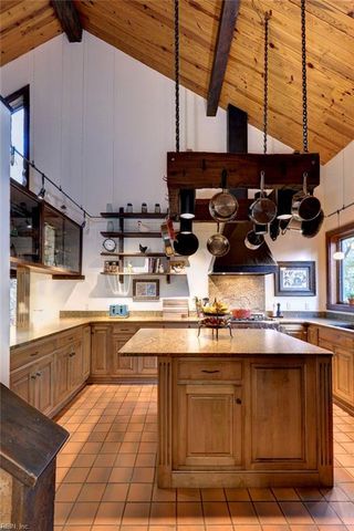 302 Artillery RD, Yorktown, VA 23692