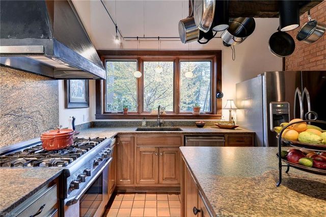 302 Artillery RD, Yorktown, VA 23692