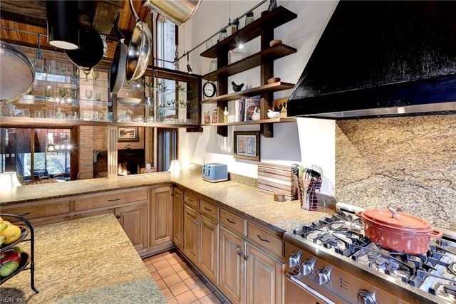 302 Artillery RD, Yorktown, VA 23692