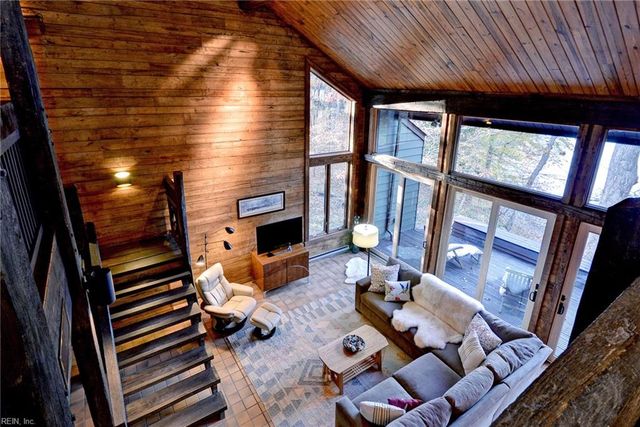 302 Artillery RD, Yorktown, VA 23692