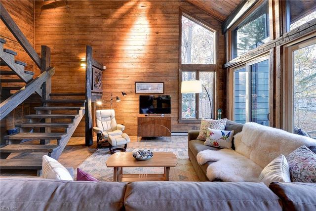 302 Artillery RD, Yorktown, VA 23692