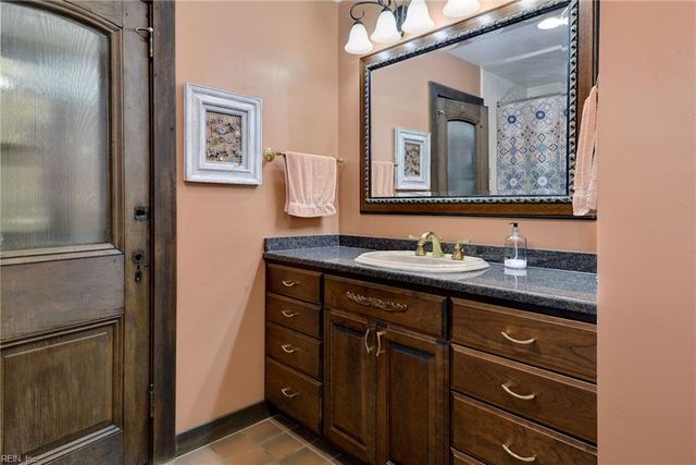 302 Artillery RD, Yorktown, VA 23692