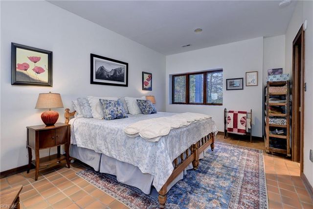 302 Artillery RD, Yorktown, VA 23692