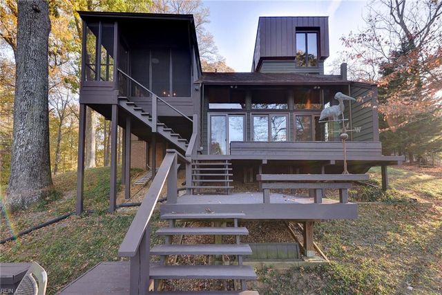 302 Artillery RD, Yorktown, VA 23692